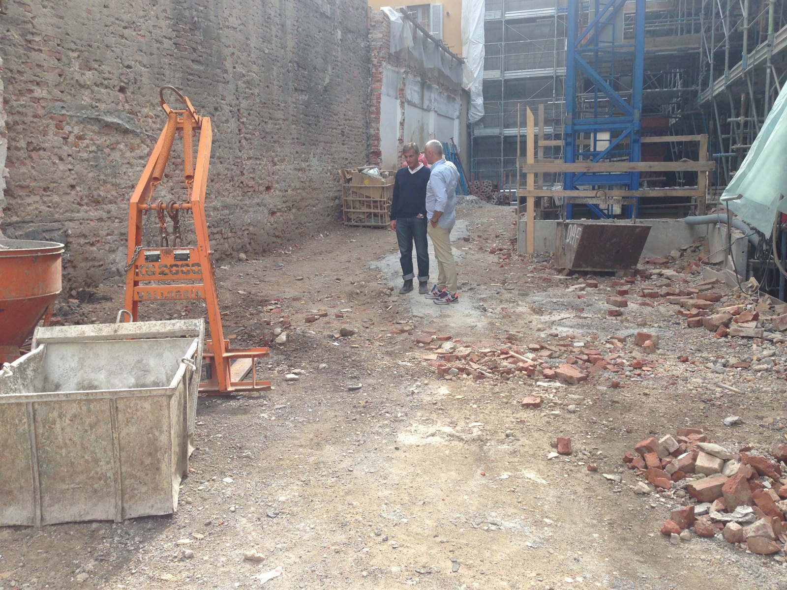 Cantiere di bonifica in via Ciro Menotti, Milano